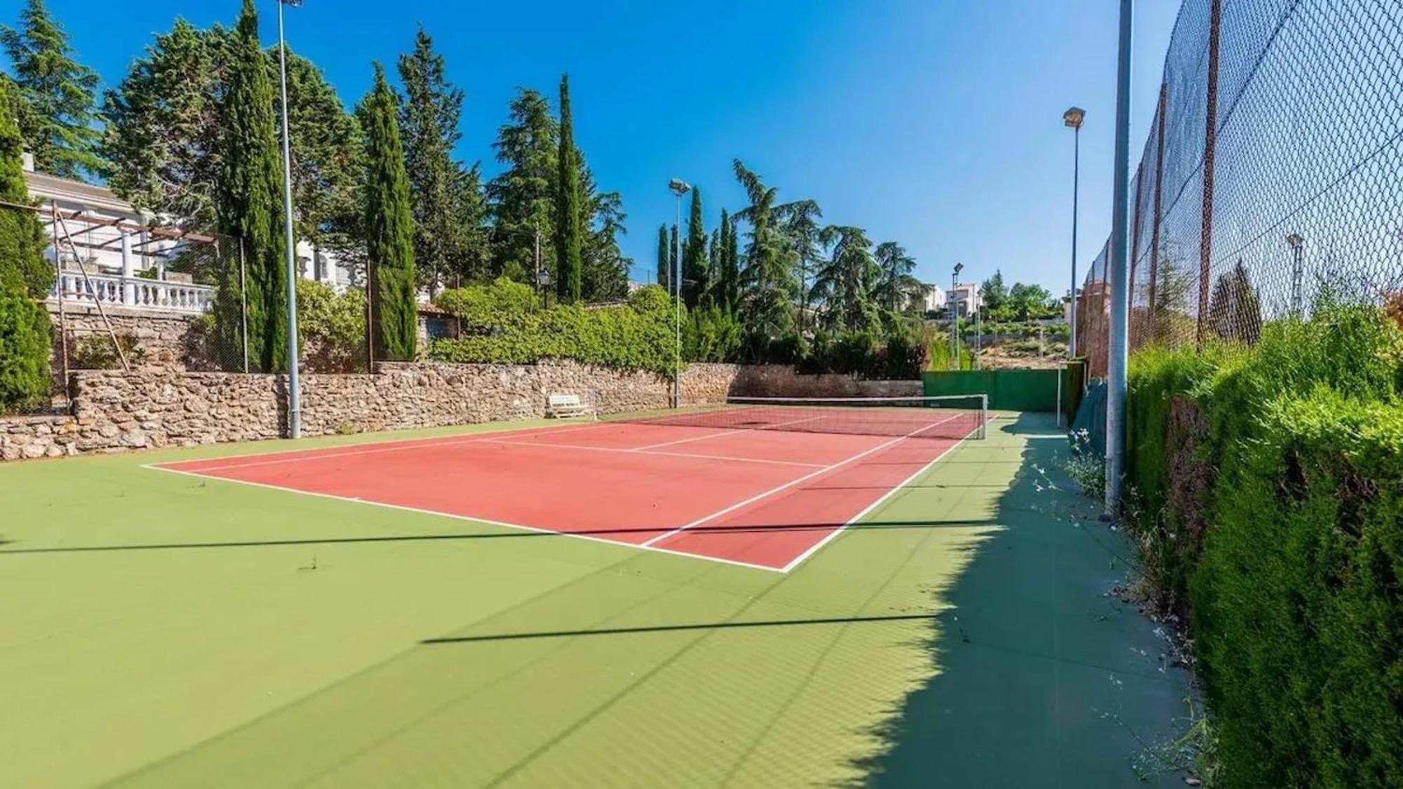 Spacious Villa With Private Pool In Моначиль Екстер'єр фото