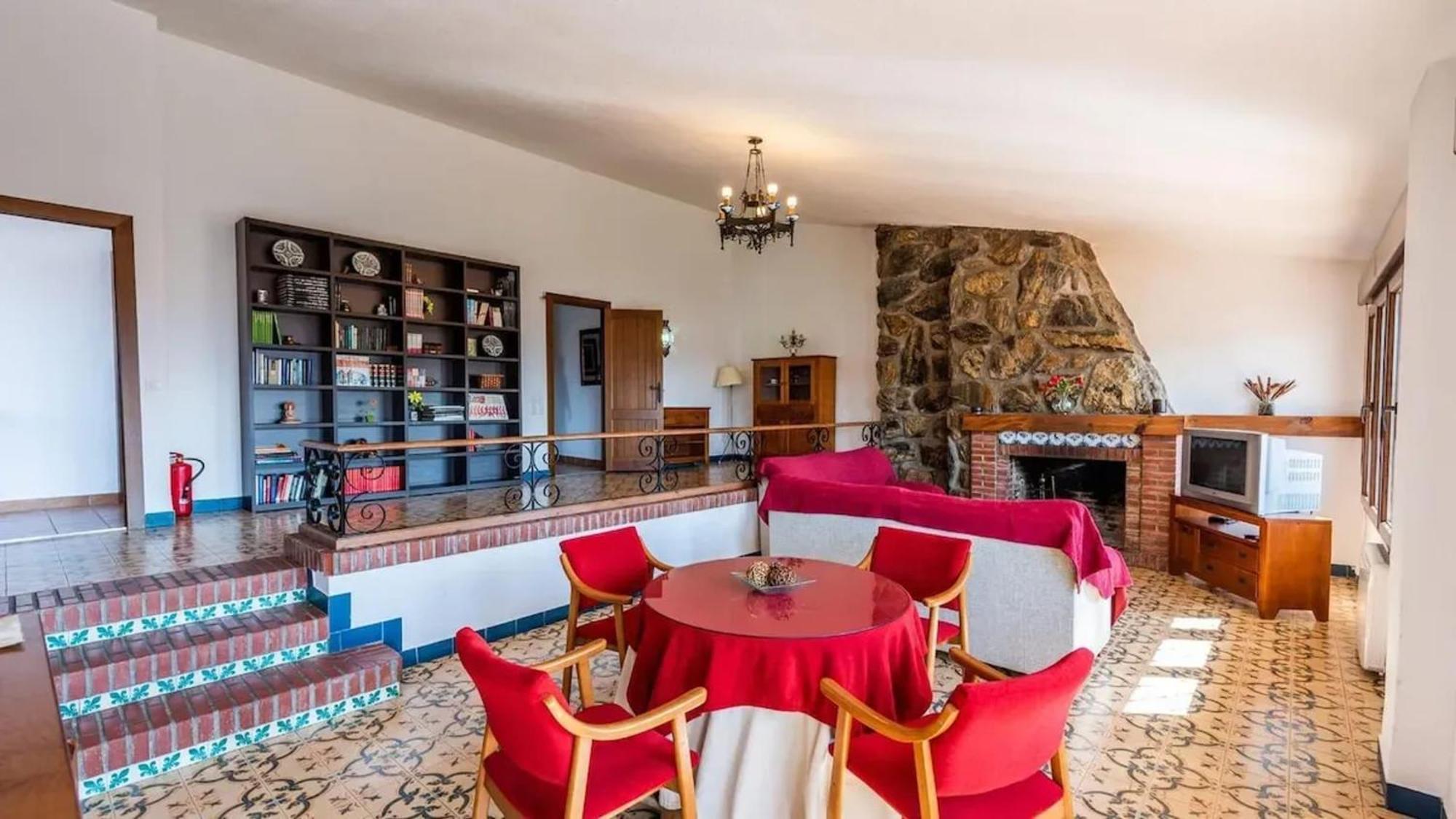 Spacious Villa With Private Pool In Моначиль Екстер'єр фото