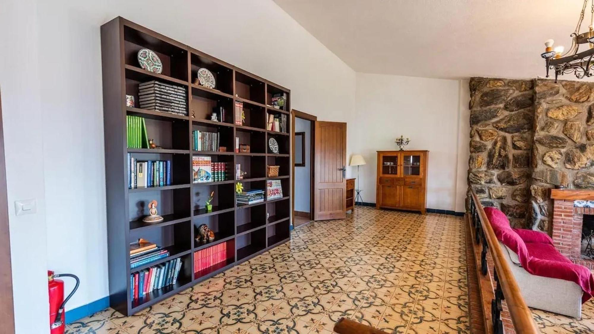 Spacious Villa With Private Pool In Моначиль Екстер'єр фото